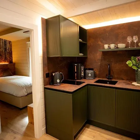 Sloe Blossom Farm Lodge Garr